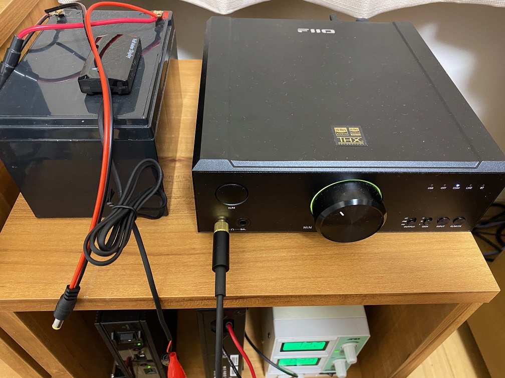 バッテリーとfiio k9akmの並んだ写真