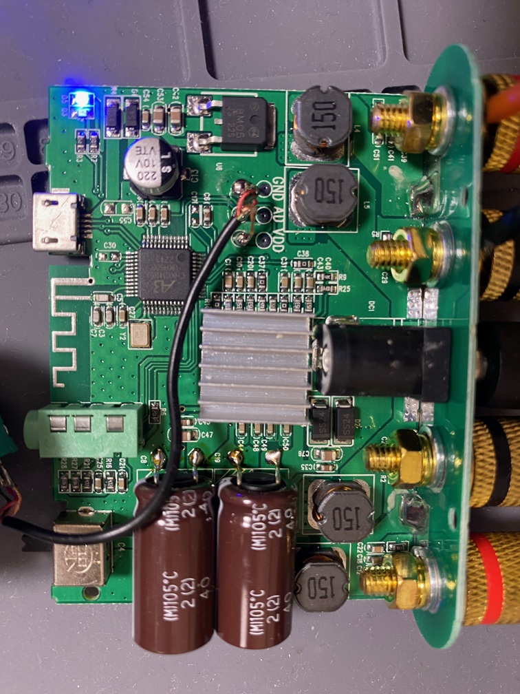 実験に使用したデジタルアンプの基板の写真