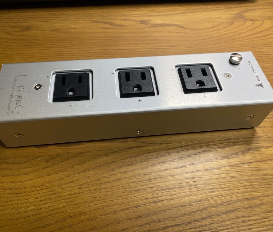 オーディオ用電源タップの写真 KOJO CRYSTAL3.1