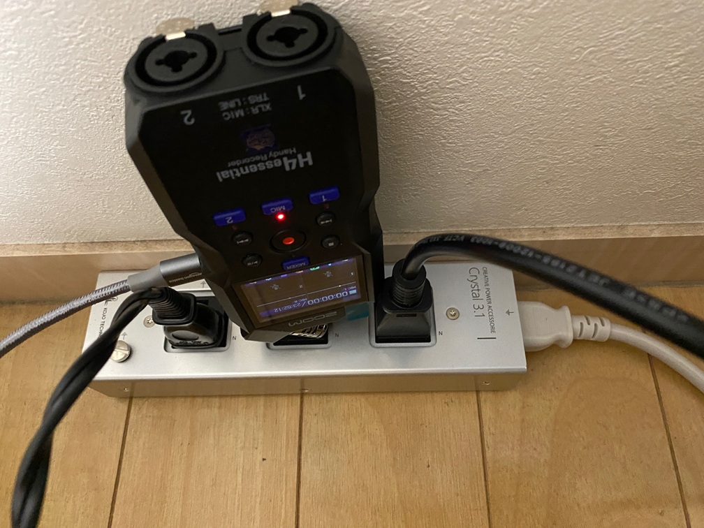 電源タップKOJO Crystal 3.1です。おしゃれなデザインです。