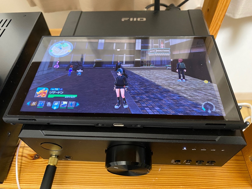 FiiO K9AKMの右側面にUSB-C接続できる端子があるので、そこからUSB-Cケーブルを経由してSwitch2に接続します