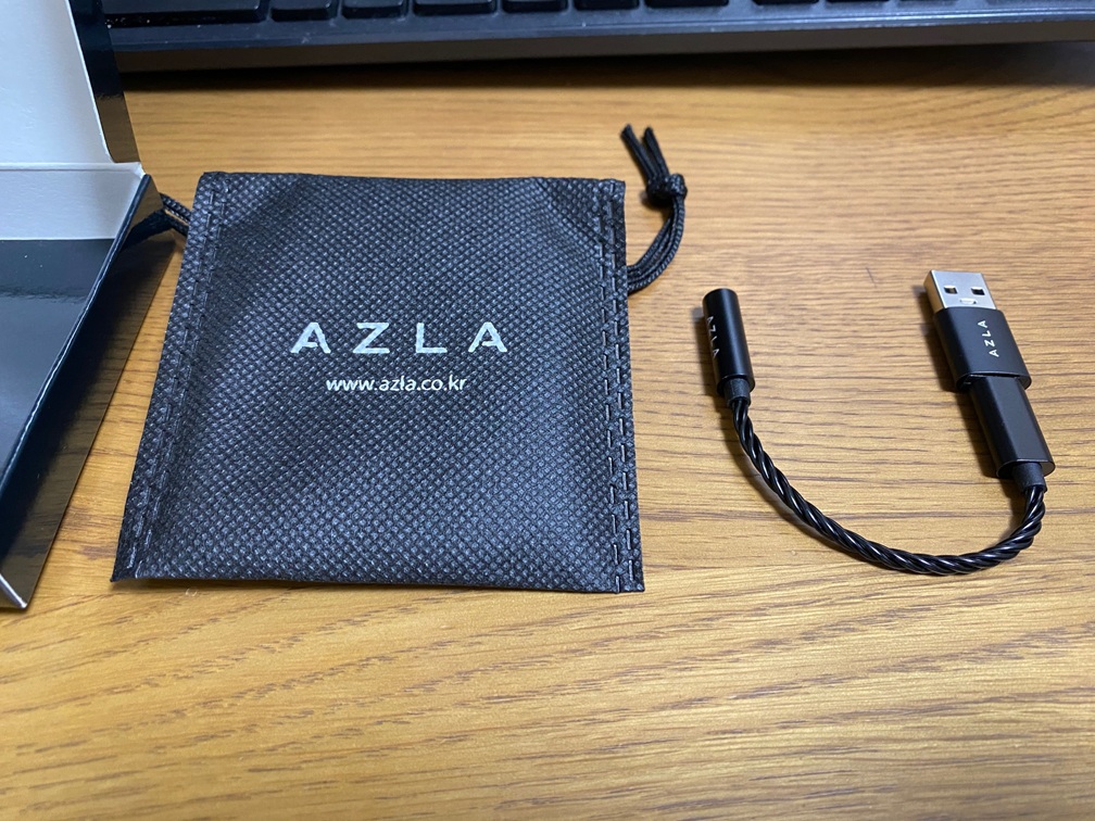 AZLA Smart DAC A150。安価ですが良く出来ています。ポーチ付き