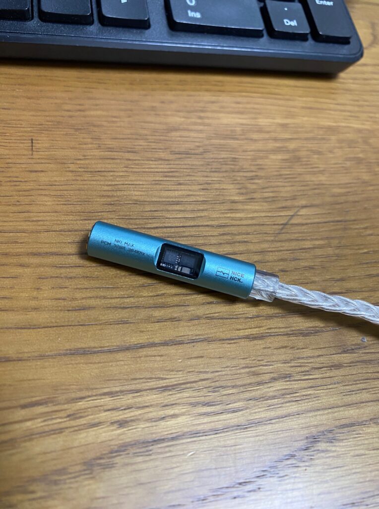 NICEHCK NK1 MAX。チップセット周りがちらっと見えるギミックがあります。